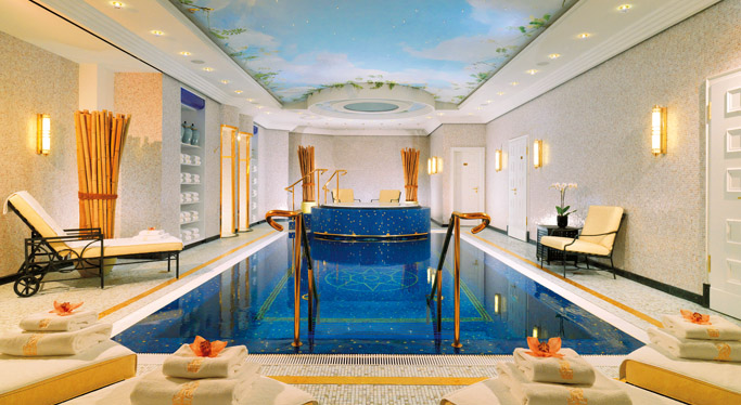 Jatec Sanssouci handles in luxury hotel