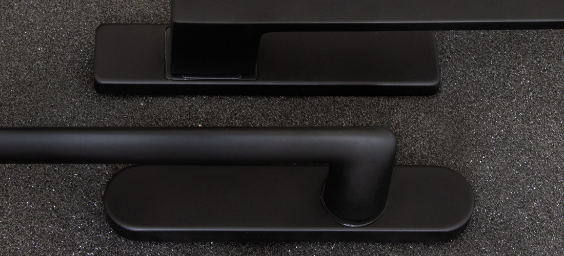 reguitti-new-black-gaskets-slider